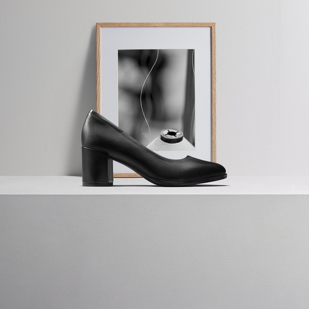 Black Leather Clarks Freva 55 Court Women Pumps | 1735IABXE