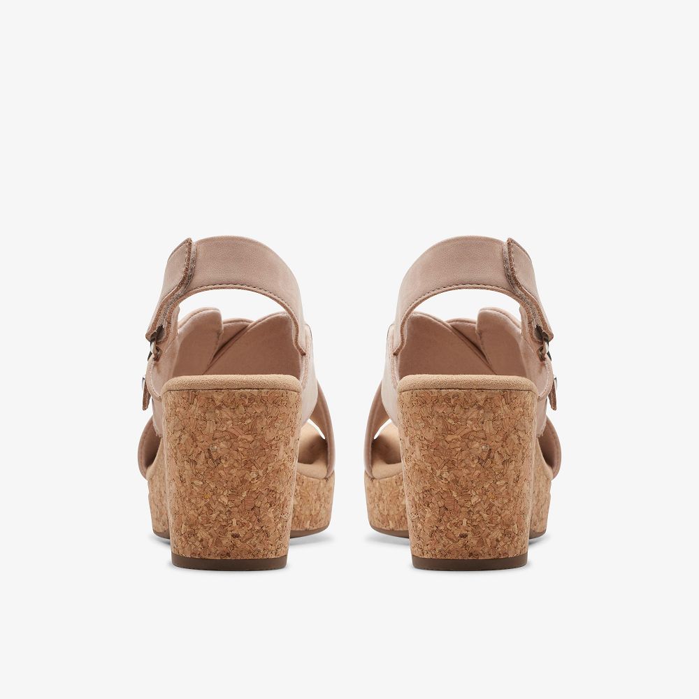 Sand Nubuck Clarks Giselle Dove Women Sandals | 2843DWTUP